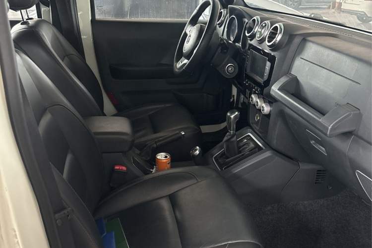Used BAIC Off-Road BJ40 2016 40L 2.3T Automatic All-Wheel Drive Premium Edition Interior 2