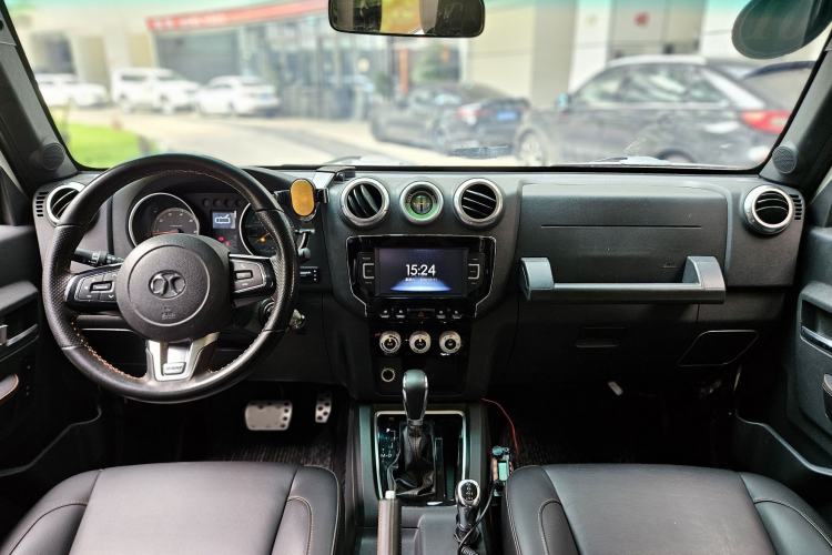 Used BAIC Off-Road BJ40 2016 40L 2.3T Automatic All-Wheel Drive Premium Edition Interior 2