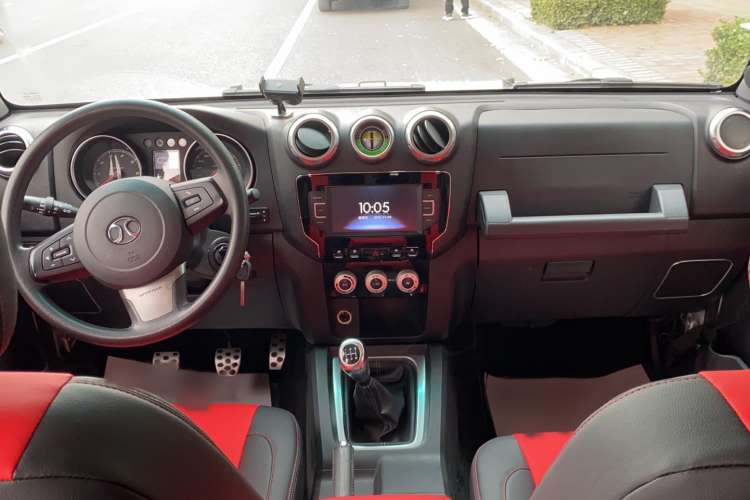 Used BAIC Off-Road BJ40 2016 40L 2.0T Manual Two-Wheel Drive Luxury Edition Interior 3