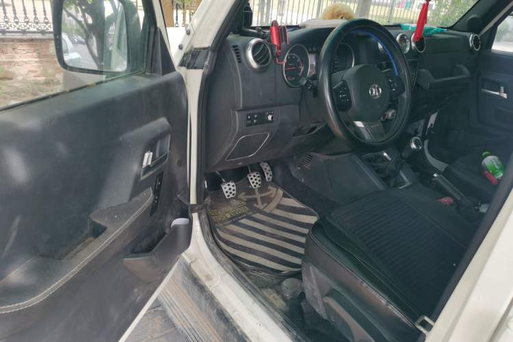 Used BAIC Off-Road BJ40 2016 40L 2.0T Manual Two-Wheel Drive Luxury Edition Interior 3