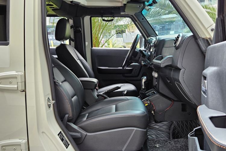 Used BAIC Off-Road BJ40 2016 40L 2.3T Automatic All-Wheel Drive Premium Edition Interior 3