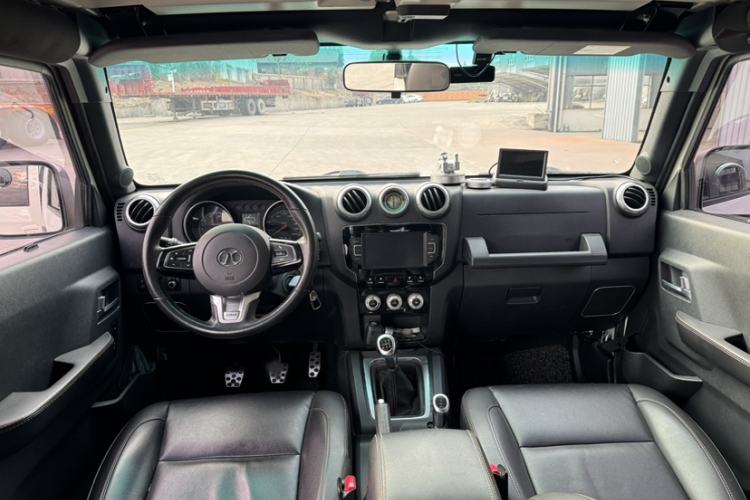 Used BAIC Off-Road BJ40 2016 40L 2.0T Manual All-Wheel Drive Prestige Edition Interior 3