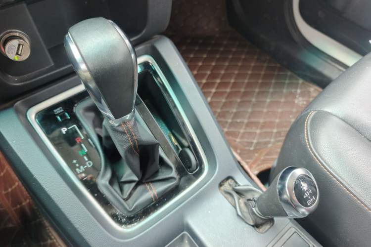 Used BAIC Off-Road BJ40 2016 40L 2.3T Automatic All-Wheel Drive Premium Edition Interior 4