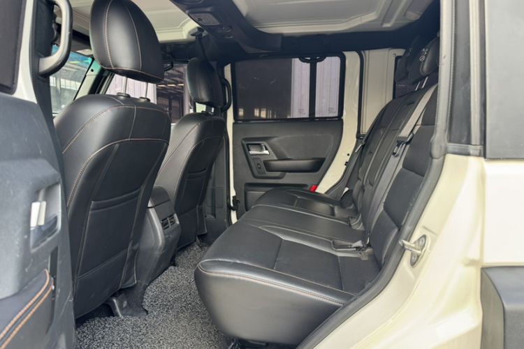 Used BAIC Off-Road BJ40 2016 40L 2.0T Manual All-Wheel Drive Prestige Edition Interior 4