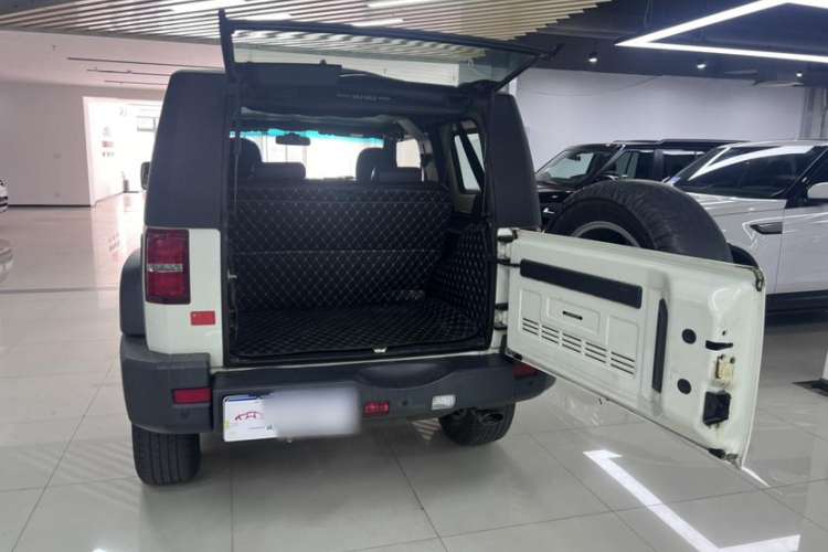 Used BAIC Off-Road BJ40 2016 2.0T Manual Two-Wheel Drive Prestige Edition Interior 5