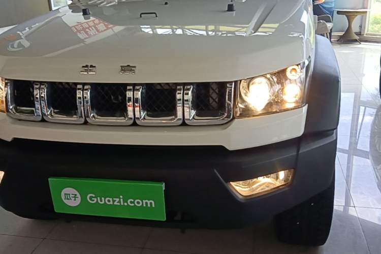 Used BAIC Off-Road BJ40 2016 40L 2.3T Automatic All-Wheel Drive Premium Edition Left Front Headlight