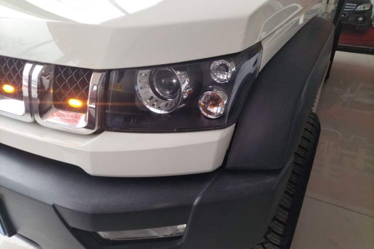 Used BAIC Off-Road BJ40 2016 40L 2.3T Manual All-Wheel Drive Prestige Edition Left Front Headlight