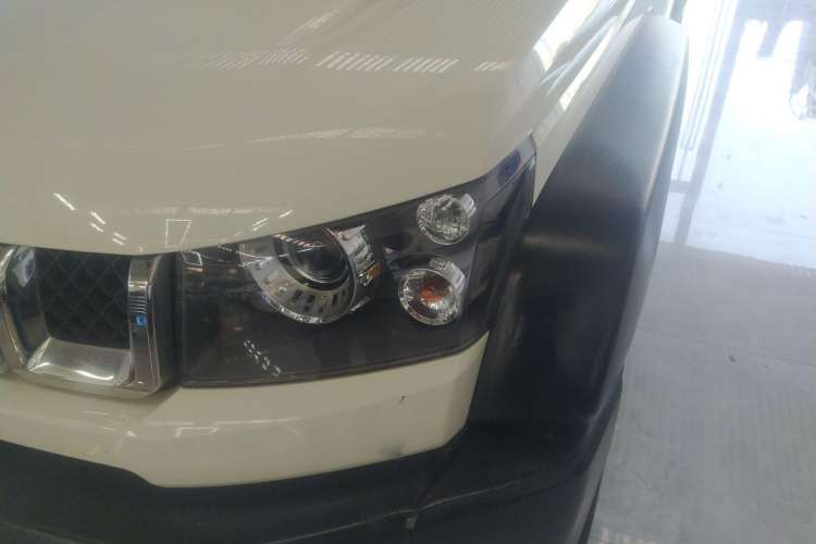 Used BAIC Off-Road BJ40 2016 40L 2.0T Manual Two-Wheel Drive Luxury Edition Left Front Headlight