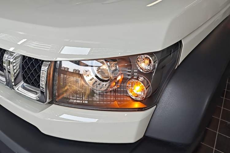 Used BAIC Off-Road BJ40 2016 40L 2.3T Automatic All-Wheel Drive Premium Edition Left Front Headlight