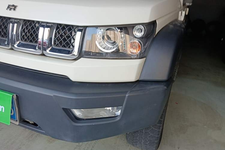 Used BAIC Off-Road BJ40 2016 40L 2.3T Automatic All-Wheel Drive Premium Edition Left Front Headlight