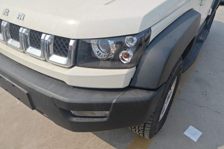Used BAIC Off-Road BJ40 2016 40L 2.0T Manual Two-Wheel Drive Luxury Edition Left Front Headlight