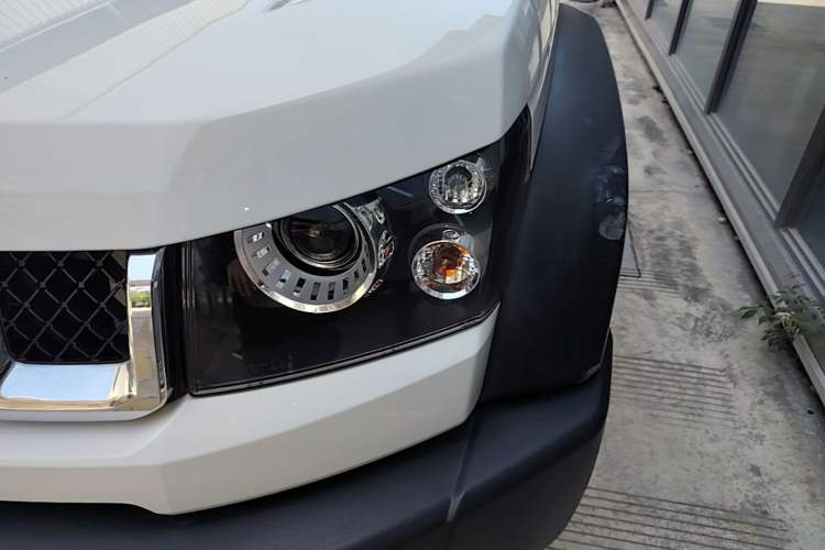 Used BAIC Off-Road BJ40 2016 40L 2.3T Automatic All-Wheel Drive Premium Edition Left Front Headlight