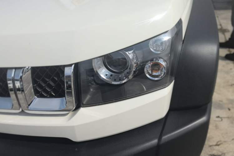 Used BAIC Off-Road BJ40 2016 40L 2.3T Automatic All-Wheel Drive Premium Edition Left Front Headlight