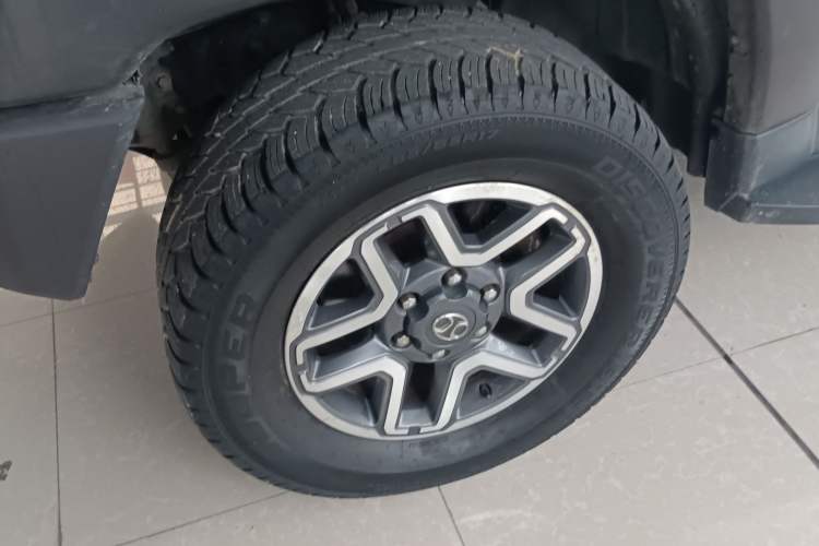Used BAIC Off-Road BJ40 2016 40L 2.3T Automatic All-Wheel Drive Premium Edition Left Front Wheel Hub