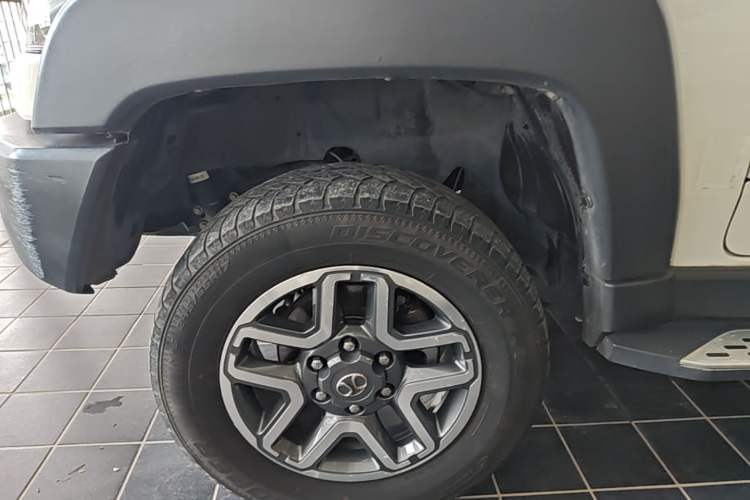 Used BAIC Off-Road BJ40 2016 40L 2.3T Automatic All-Wheel Drive Premium Edition Left Front Wheel Hub