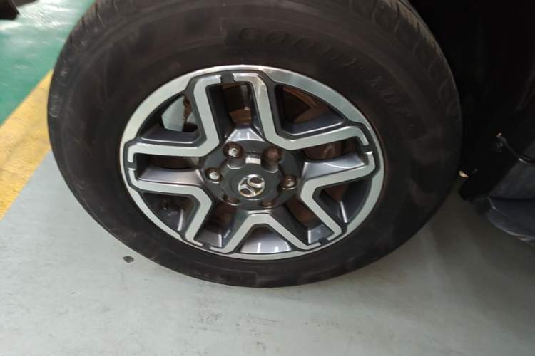 Used BAIC Off-Road BJ40 2016 40L 2.3T Automatic All-Wheel Drive Premium Edition Left Front Wheel Hub