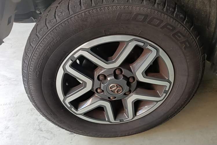 Used BAIC Off-Road BJ40 2016 40L 2.3T Automatic All-Wheel Drive Premium Edition Left Front Wheel Hub