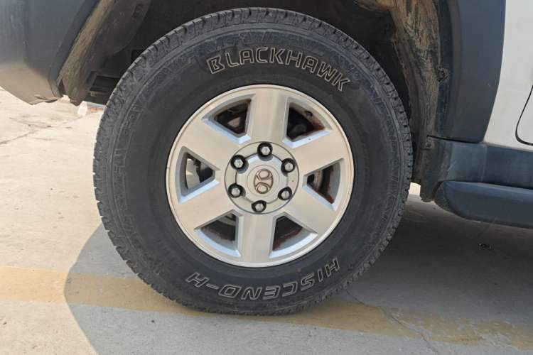 Used BAIC Off-Road BJ40 2016 40L 2.0T Manual Two-Wheel Drive Luxury Edition Left Front Wheel Hub