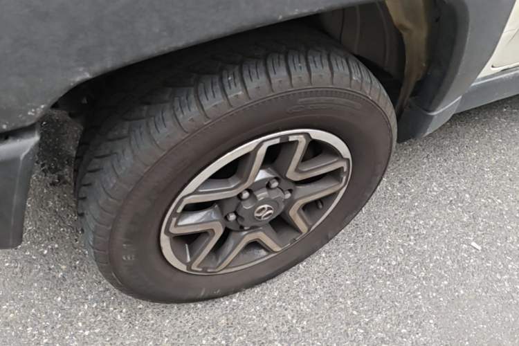 Used BAIC Off-Road BJ40 2016 40L 2.3T Automatic All-Wheel Drive Premium Edition Left Front Wheel Hub