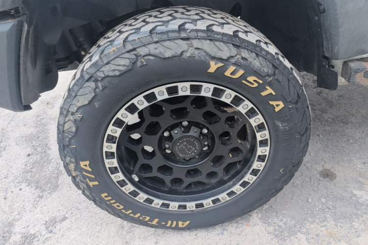 Used BAIC Off-Road BJ40 2016 40L 2.3T Automatic All-Wheel Drive Premium Edition Left Front Wheel Hub