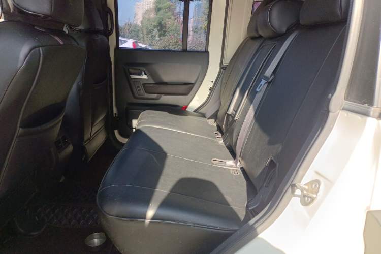 Used BAIC Off-Road BJ40 2016 40L 2.3T Automatic Two-Wheel Drive Luxury Edition Left Rear Seat