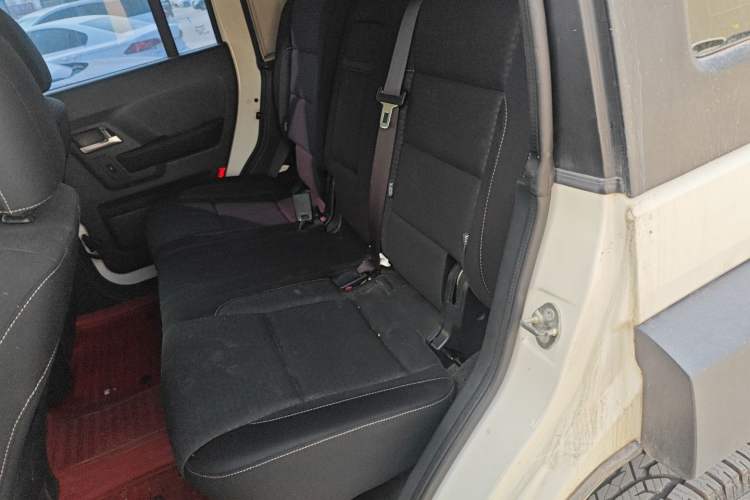 Used BAIC Off-Road BJ40 2016 40L 2.0T Manual Two-Wheel Drive Luxury Edition Left Rear Seat
