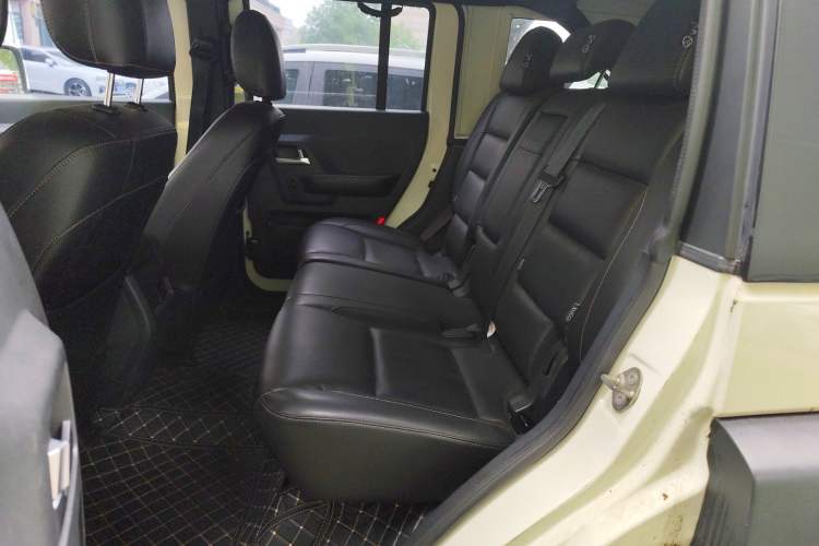 Used BAIC Off-Road BJ40 2016 40L 2.0T Manual All-Wheel Drive Prestige Edition Left Rear Seat