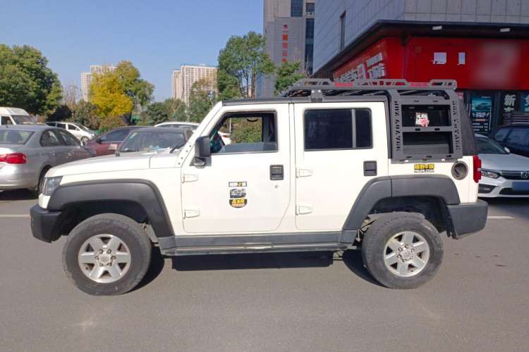 Used BAIC Off-Road BJ40 2016 40L 2.3T Automatic Two-Wheel Drive Luxury Edition Left Side