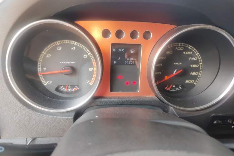 Used BAIC Off-Road BJ40 2016 40L 2.3T Automatic Two-Wheel Drive Prestige Edition Odometer Close Up