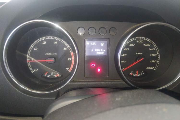 Used BAIC Off-Road BJ40 2016 40L 2.0T Manual Two-Wheel Drive Luxury Edition Odometer Close Up