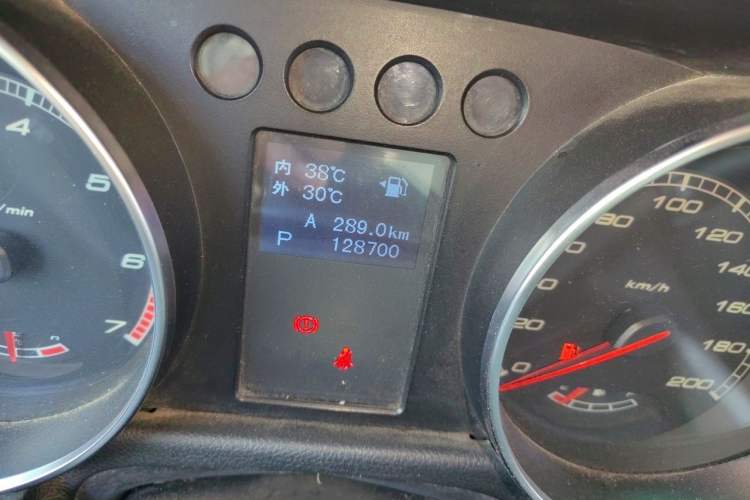 Used BAIC Off-Road BJ40 2016 40L 2.3T Automatic All-Wheel Drive Premium Edition Odometer Close Up