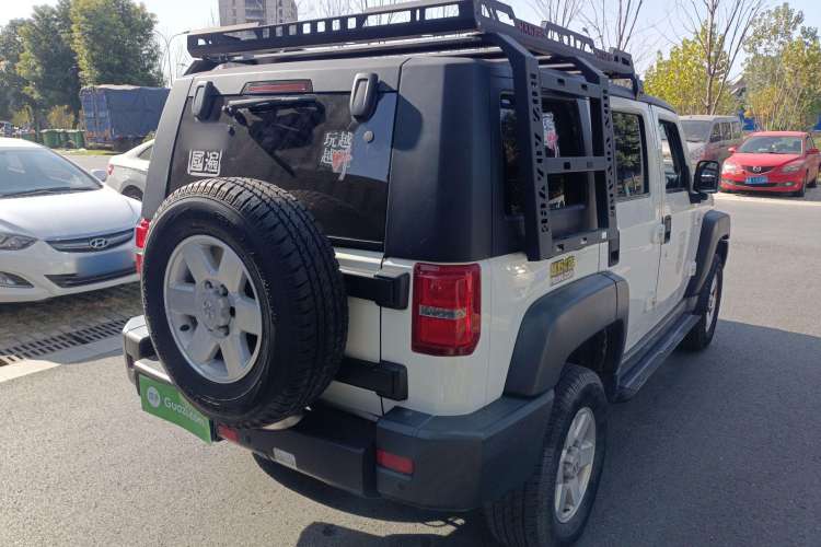 Used BAIC Off-Road BJ40 2016 40L 2.3T Automatic Two-Wheel Drive Luxury Edition Rear Right 45 Deg