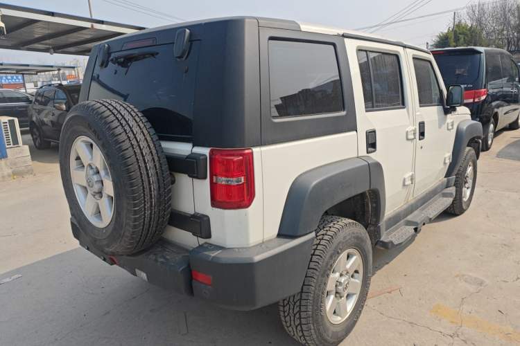 Used BAIC Off-Road BJ40 2016 40L 2.0T Manual Two-Wheel Drive Luxury Edition Rear Right 45 Deg