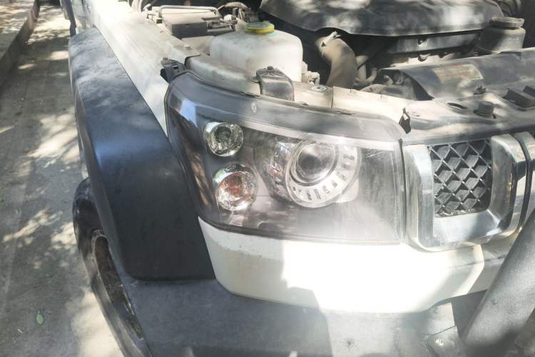 Used BAIC Off-Road BJ40 2016 40L 2.3T Automatic All-Wheel Drive Premium Edition Right Front Headlight