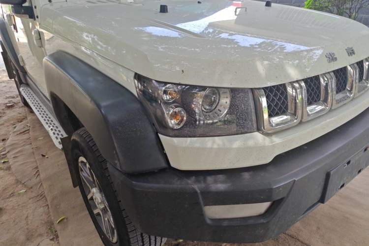 Used BAIC Off-Road BJ40 2016 40L 2.3T Automatic All-Wheel Drive Premium Edition Right Front Headlight