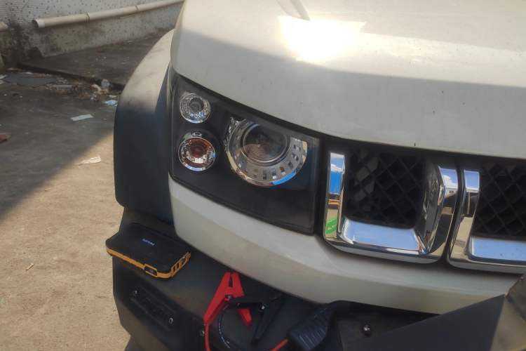 Used BAIC Off-Road BJ40 2016 40L 2.3T Automatic Two-Wheel Drive Prestige Edition Right Front Headlight