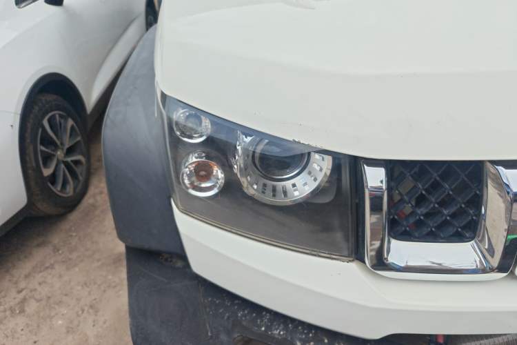 Used BAIC Off-Road BJ40 2016 40L 2.3T Automatic All-Wheel Drive Premium Edition Right Front Headlight