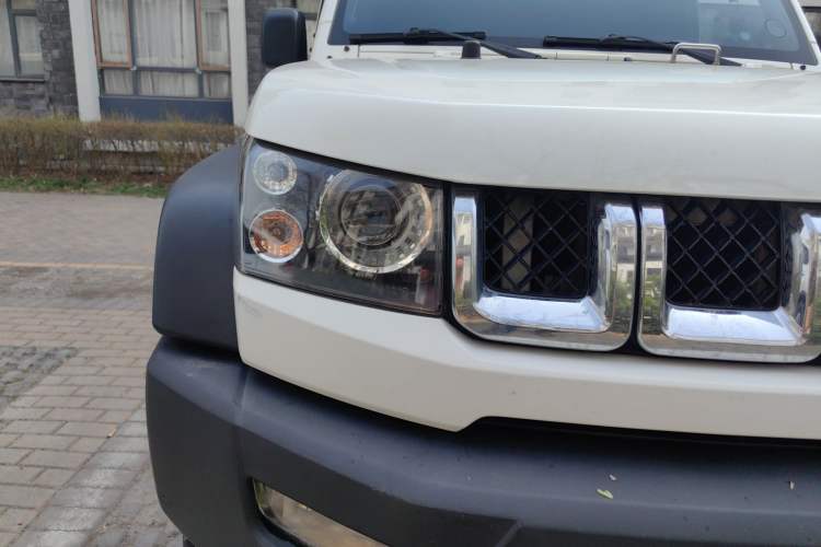 Used BAIC Off-Road BJ40 2016 40L 2.3T Automatic All-Wheel Drive Premium Edition Right Front Headlight
