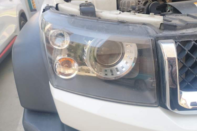 Used BAIC Off-Road BJ40 2016 40L 2.3T Automatic All-Wheel Drive Premium Edition Right Front Headlight