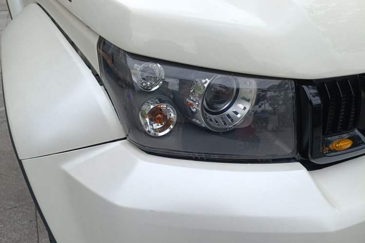 Used BAIC Off-Road BJ40 2016 40L 2.3T Automatic All-Wheel Drive Premium Edition Right Front Headlight