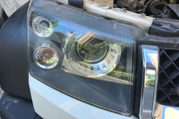 Used BAIC Off-Road BJ40 2016 40L 2.3T Automatic All-Wheel Drive Premium Edition Right Front Headlight
