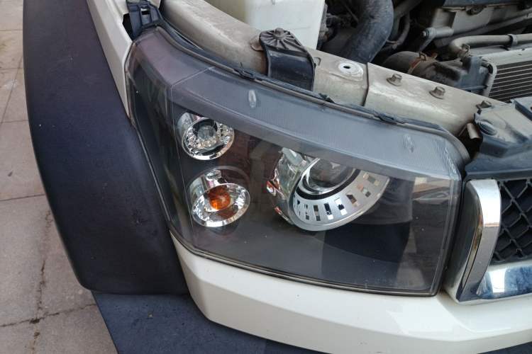 Used BAIC Off-Road BJ40 2016 2.3T Automatic Two-Wheel Drive Prestige Edition Right Front Headlight