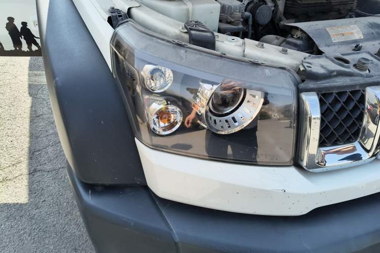 Used BAIC Off-Road BJ40 2016 40L 2.3T Automatic All-Wheel Drive Premium Edition Right Front Headlight