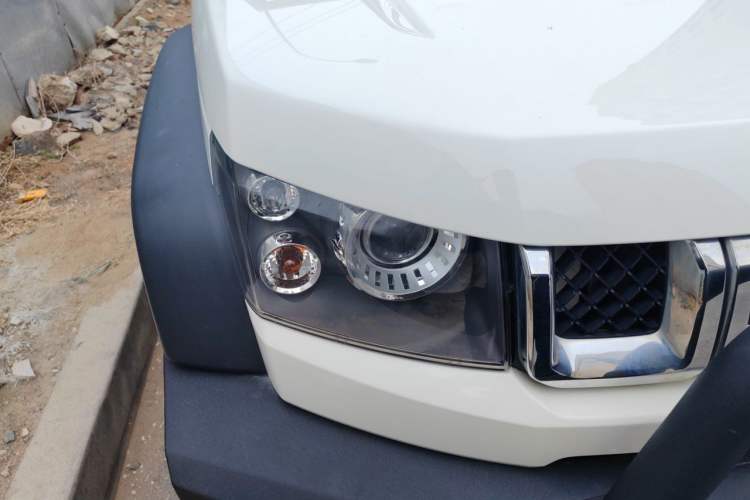 Used BAIC Off-Road BJ40 2016 40L 2.3T Automatic All-Wheel Drive Premium Edition Right Front Headlight