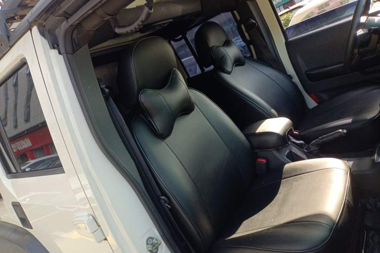 Used BAIC Off-Road BJ40 2016 40L 2.3T Automatic Two-Wheel Drive Luxury Edition Right Front Seat