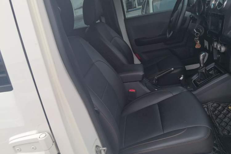 Used BAIC Off-Road BJ40 2016 40L 2.3T Automatic All-Wheel Drive Premium Edition Right Front Seat