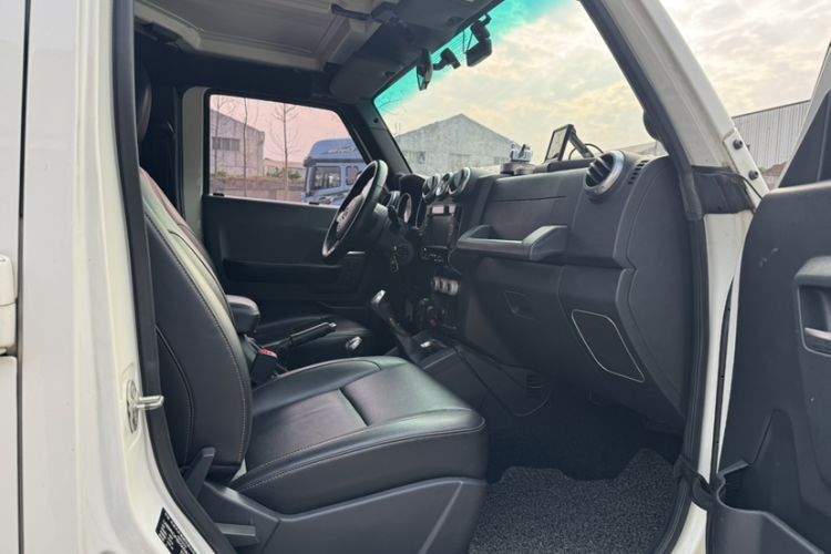 Used BAIC Off-Road BJ40 2016 40L 2.0T Manual All-Wheel Drive Prestige Edition Right Front Seat