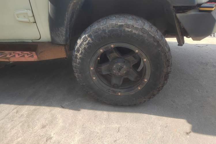 Used BAIC Off-Road BJ40 2016 40L 2.3T Automatic Two-Wheel Drive Prestige Edition Right Front Wheel Hub
