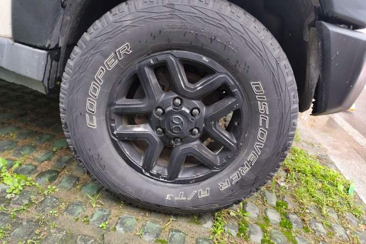 Used BAIC Off-Road BJ40 2016 40L 2.0T Manual All-Wheel Drive Prestige Edition Right Front Wheel Hub