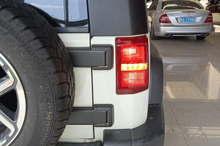 Used BAIC Off-Road BJ40 2016 40L 2.3T Automatic All-Wheel Drive Premium Edition Right Rear Taillight